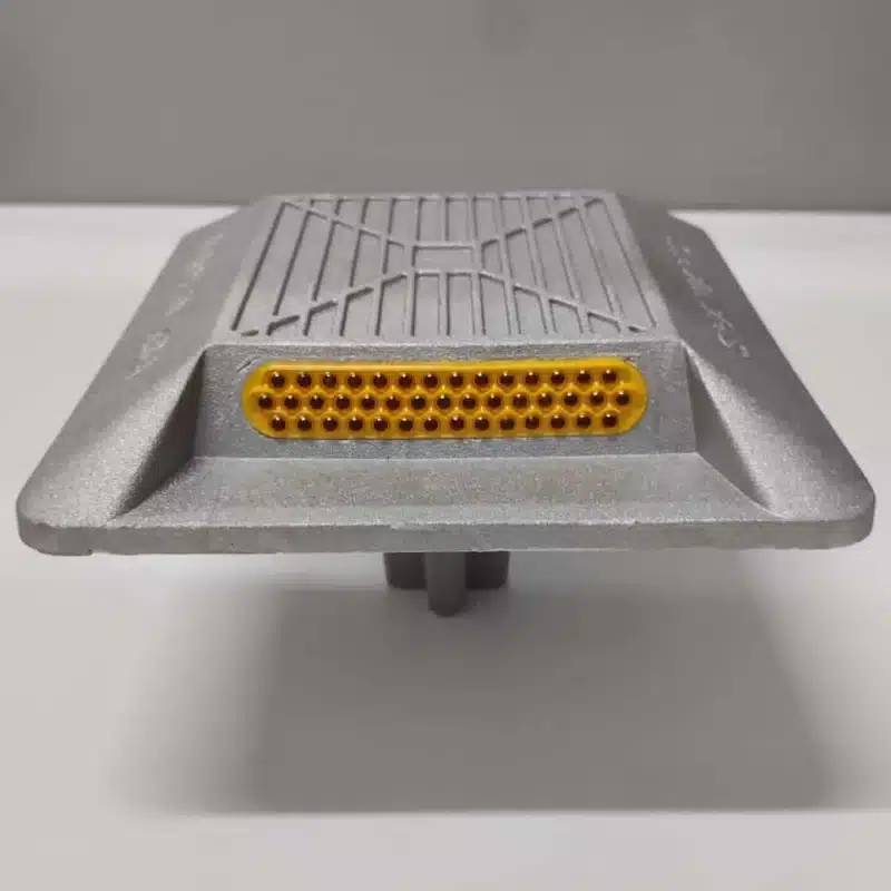 عيون القطط الألومنيوم العاكسة _ (Aluminum Road Studs)