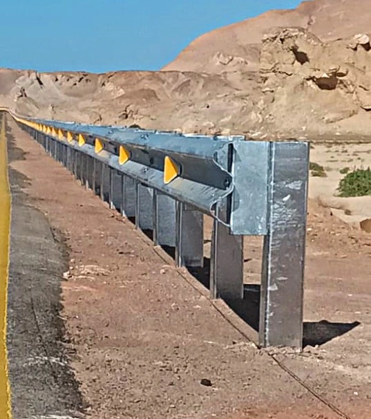 عواكس حواجز الطرق المعدنية عالية الانعكاس للطرق السريعة في السعودية
