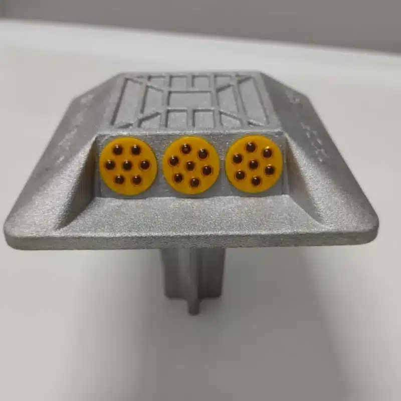 عيون القطط الألومنيوم العاكسة _ (Aluminum Road Studs)