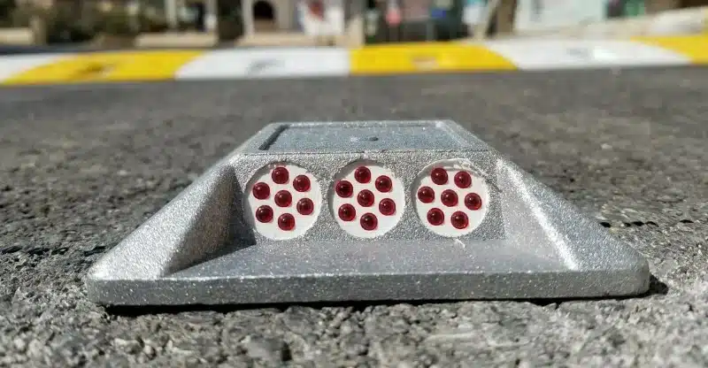 عيون القطط الألومنيوم العاكسة _ (Aluminum Road Studs)