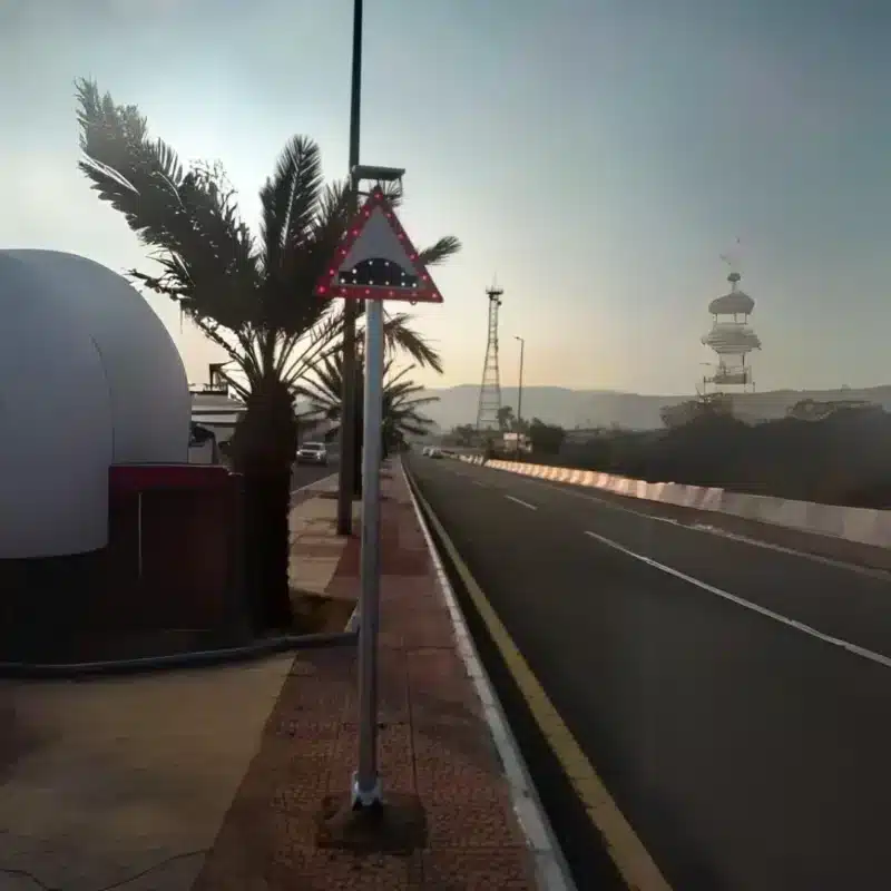 لوحات الطرق بالطاقة الشمسية (Solar Traffic Signs) _ لوحات تحذيرية بالطاقة الشمسية