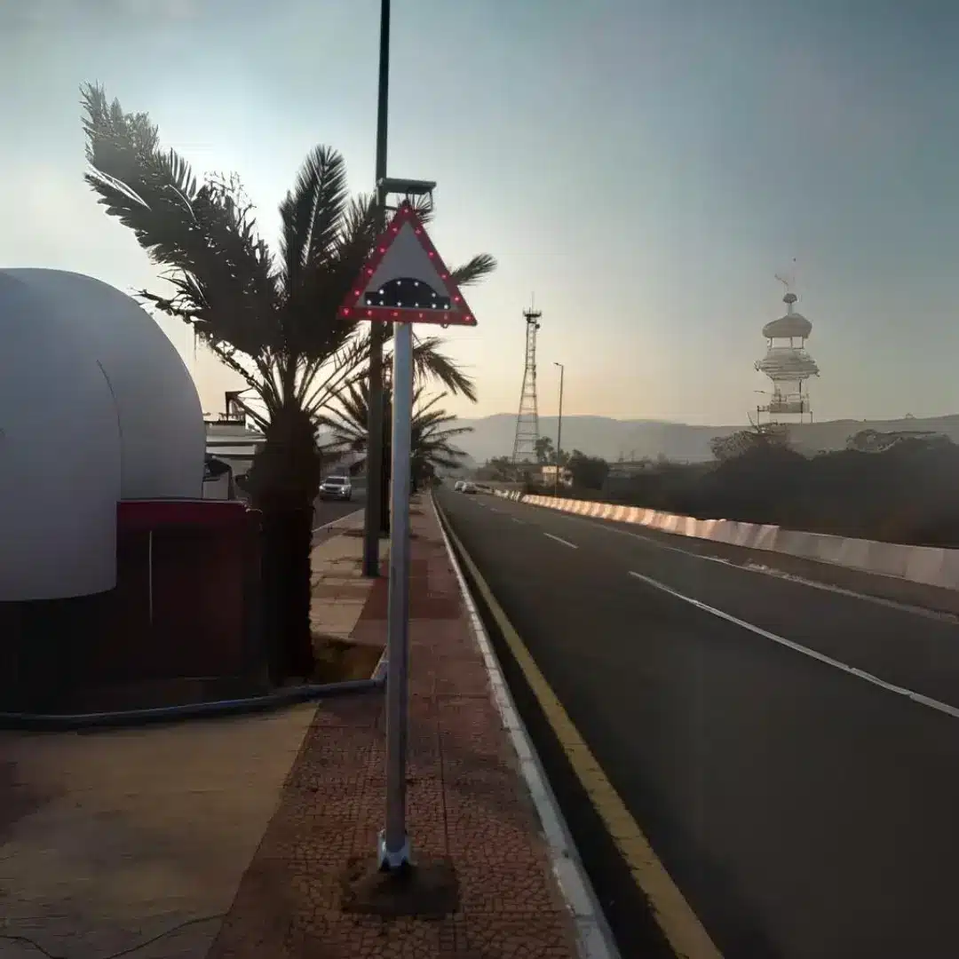 لوحات الطرق بالطاقة الشمسية (Solar Traffic Signs) _ لوحات تحذيرية بالطاقة الشمسية