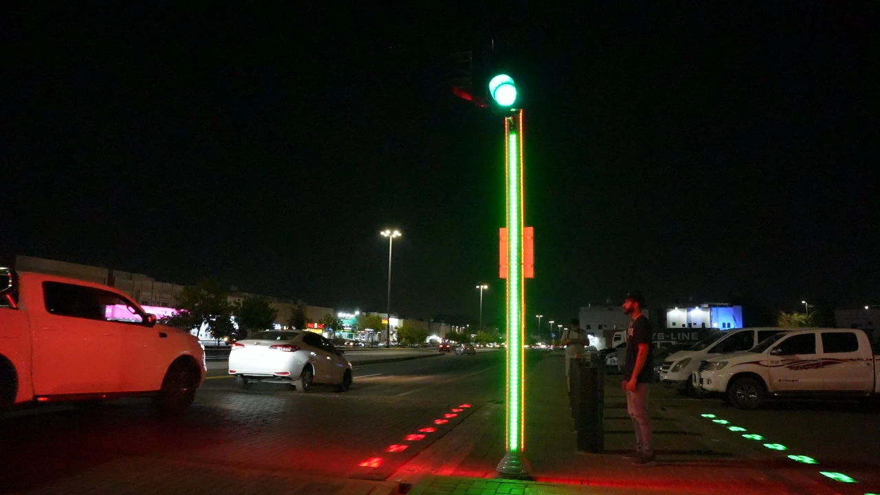 البلدورات المضيئة والسلامة المرورية