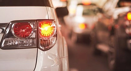 استخدام إشارات السيارة من القيادة الوقائية