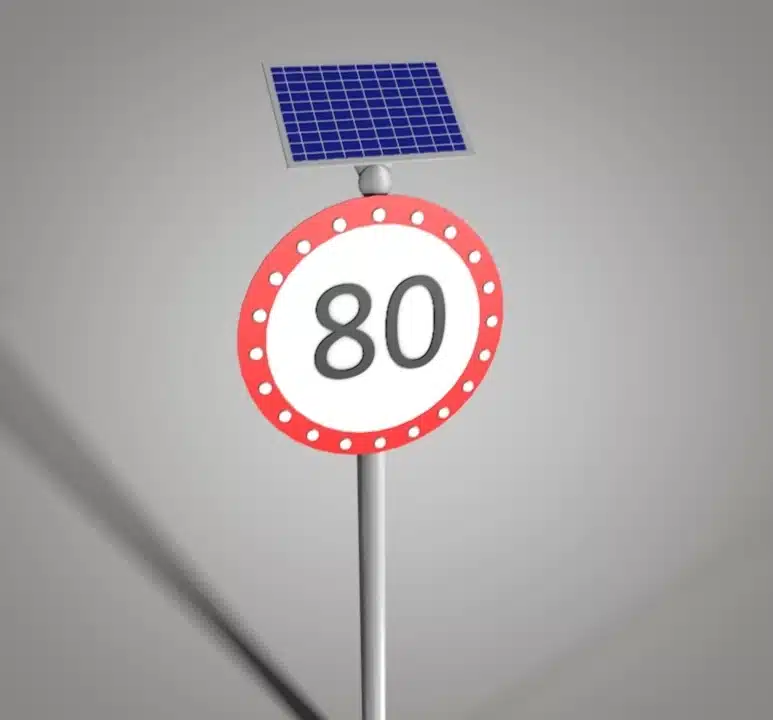 لوحات الطرق بالطاقة الشمسية