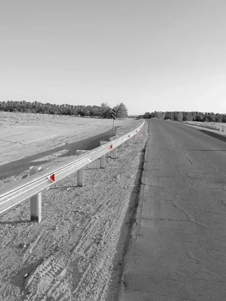 عواكس الحواجز المعدنية