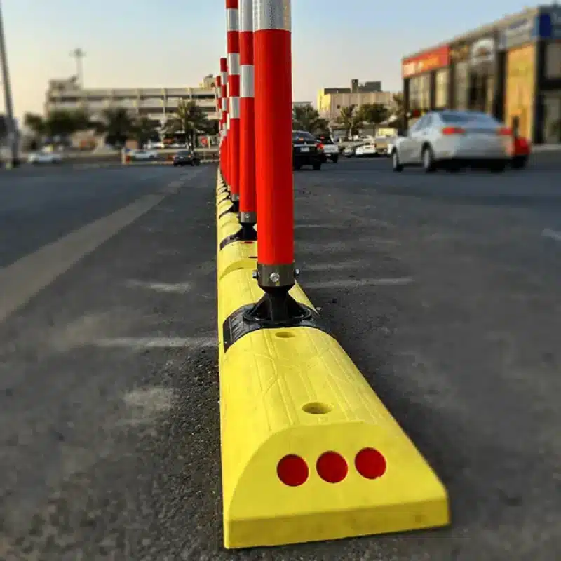 اعمدة مرنة بقواعد عاكسة