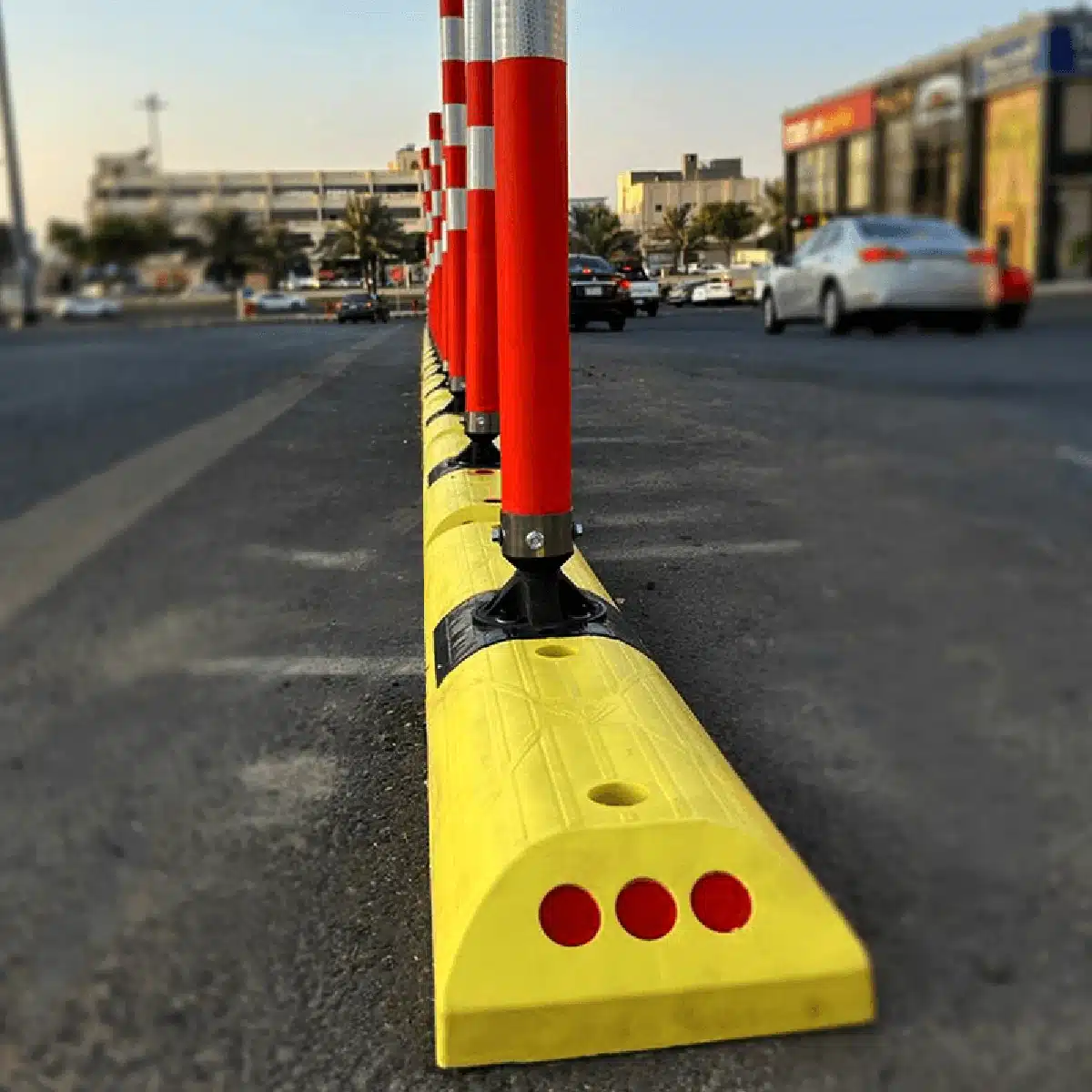 اعمدة مرنة بقواعد عاكسة