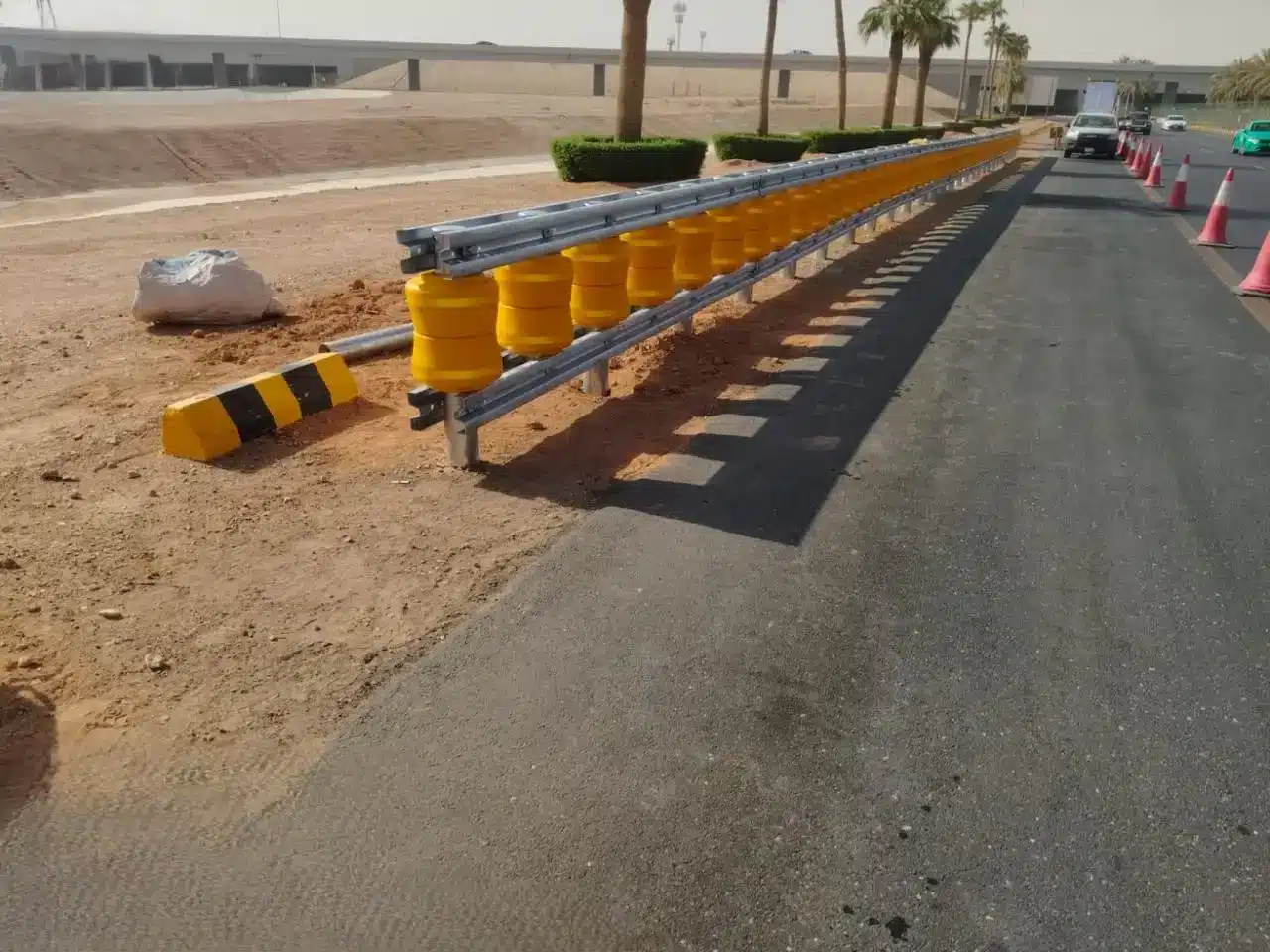 دور المواد وتصميم الحواجز الأسطوانية في كفاءة امتصاص الصدمة